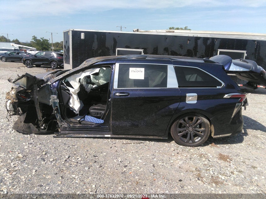 VIN 5TDXRKEC8PS143143 2023 TOYOTA SIENNA XSE/XSE 25TH ANNIVERSARY