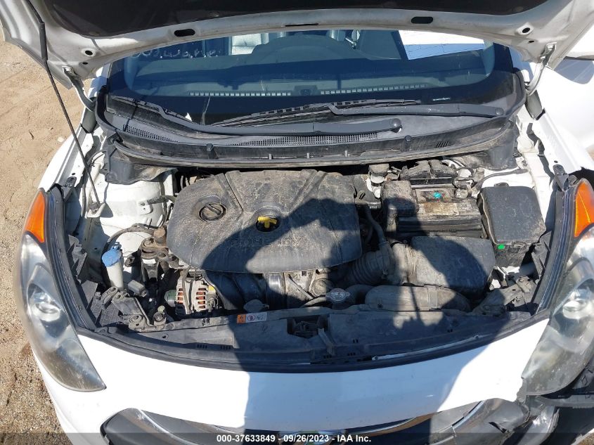 2013 HYUNDAI ELANTRA GT W/BLUE INT - KMHD35LEXDU140371