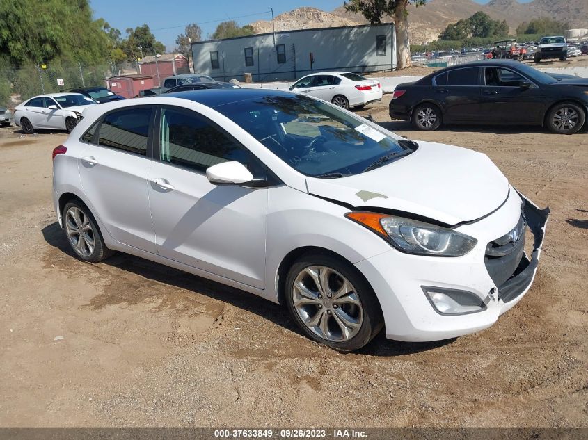 2013 HYUNDAI ELANTRA GT W/BLUE INT - KMHD35LEXDU140371