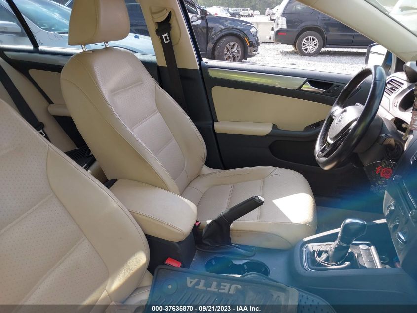 2016 VOLKSWAGEN JETTA 1.4T SE - 3VWD67AJ8GM331851