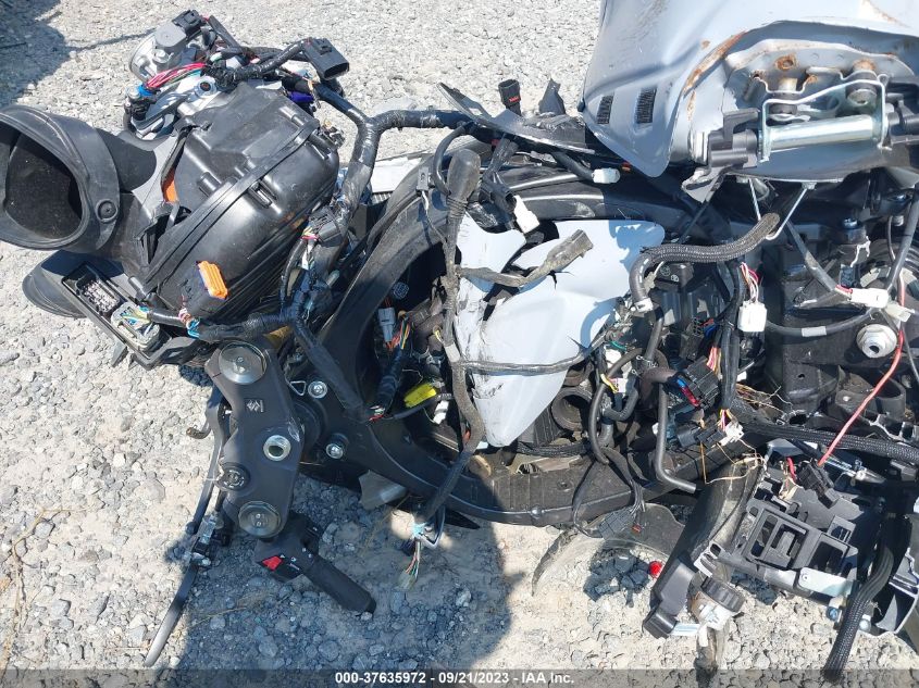 2023 SUZUKI GSX-R750 - JS1GR7MA4P7101683