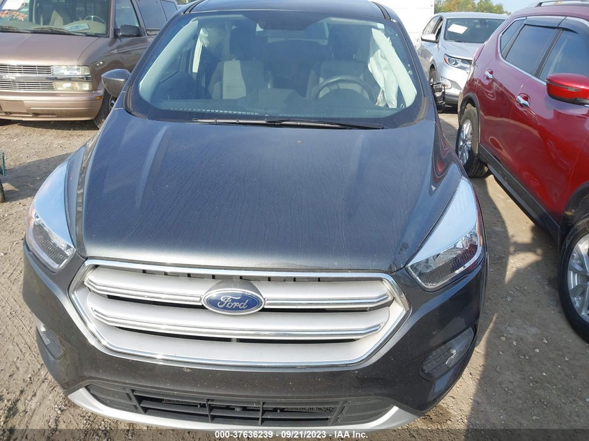 VIN 1FMCU9GD2KUA98454 2019 FORD ESCAPE SE
