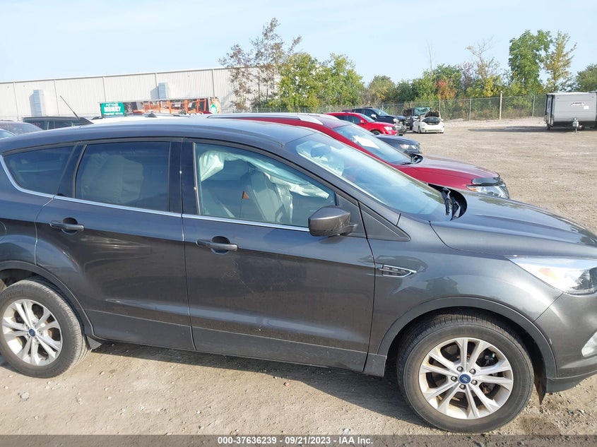 VIN 1FMCU9GD2KUA98454 2019 FORD ESCAPE SE