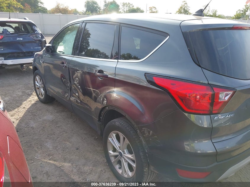 VIN 1FMCU9GD2KUA98454 2019 FORD ESCAPE SE