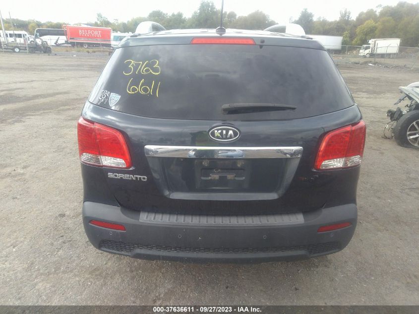 2013 KIA SORENTO LX - 5XYKT4A60DG350707