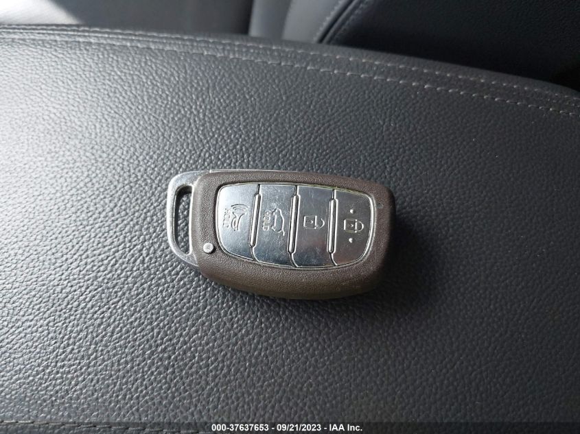 2016 HYUNDAI TUCSON LIMITED/SPORT AND ECO/SE - KM8J33A20GU222940