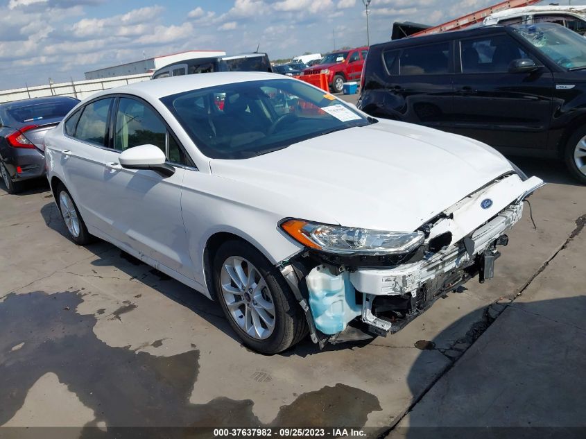 3FA6P0HD2KR215580 Ford Fusion SE