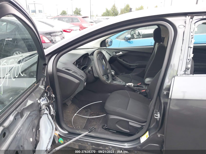 VIN 1FADP3F24JL287520 2018 FORD FOCUS SE