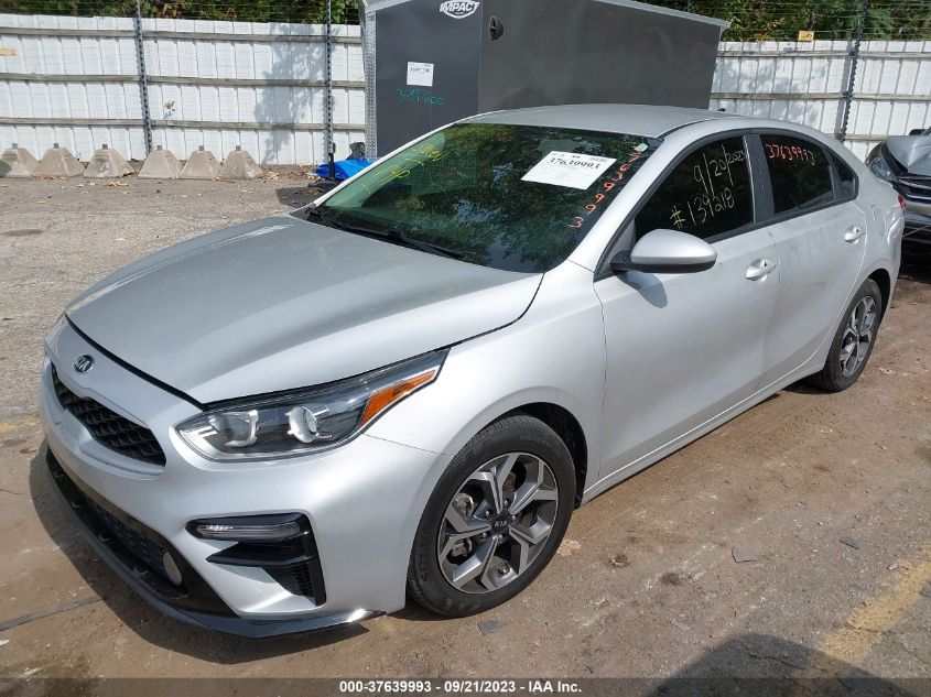 3KPF24AD5ME350279 Kia Forte LXS 2