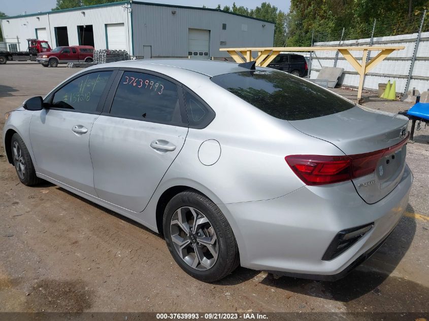 3KPF24AD5ME350279 Kia Forte LXS 3