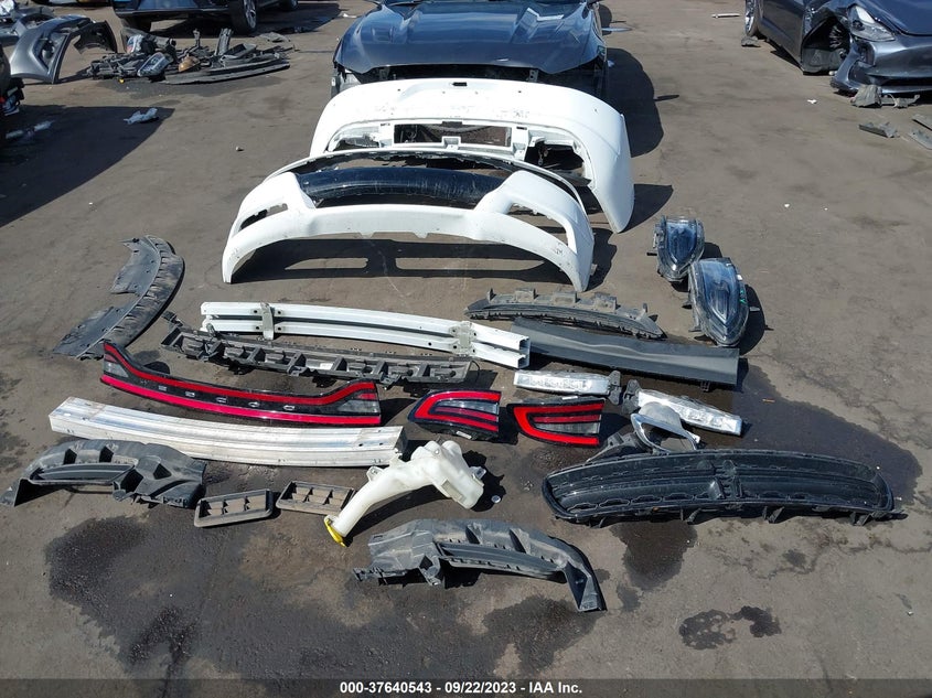 VIN 2C3CDXJGXJH207552 2018 DODGE CHARGER GT