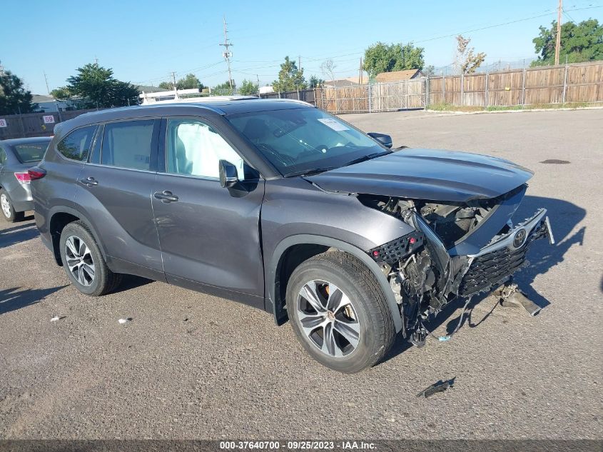 2021 TOYOTA HIGHLANDER XLE - 5TDGZRBH0MS086957