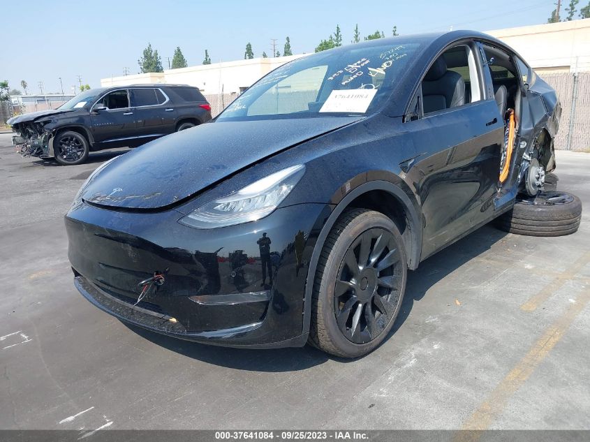 5YJYGDEE8LF059748 Tesla Model Y LONG RANGE 2