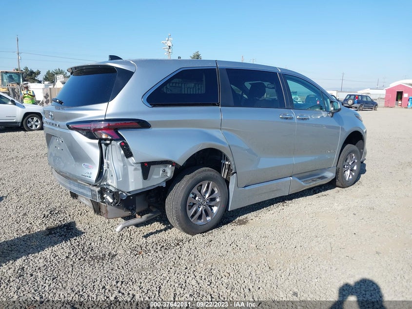 VIN 5TDYRKEC8PS157662 2023 TOYOTA SIENNA XLE