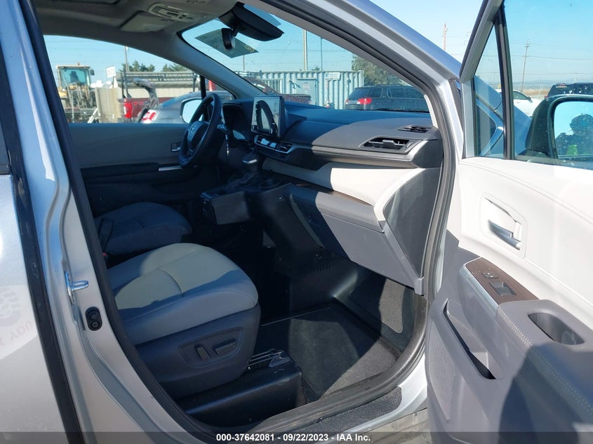 VIN 5TDYRKEC8PS157662 2023 TOYOTA SIENNA XLE
