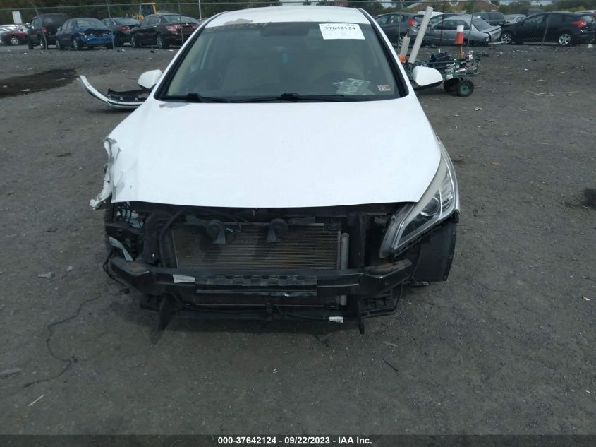 2015 HYUNDAI SONATA 2.4L SE - 5NPE24AF4FH213751