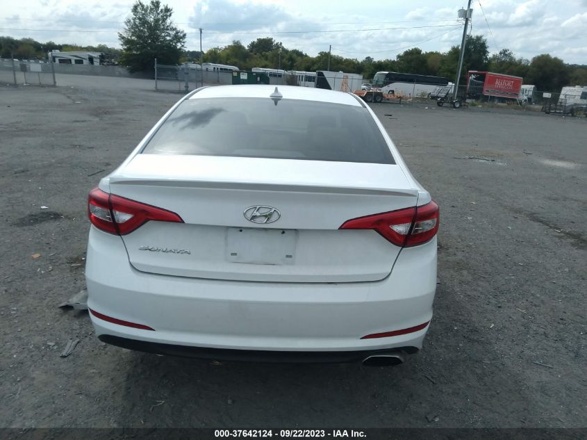 2015 HYUNDAI SONATA 2.4L SE - 5NPE24AF4FH213751