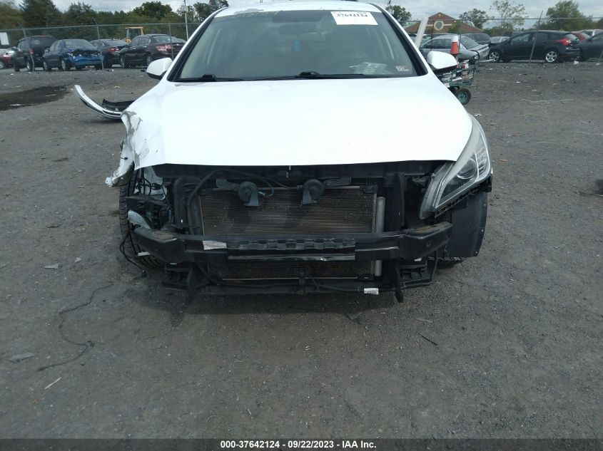 2015 HYUNDAI SONATA 2.4L SE - 5NPE24AF4FH213751