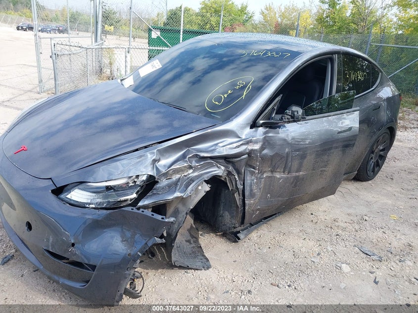 VIN 5YJYGDEE1LF027112 2020 TESLA MODEL Y