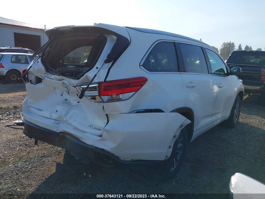 2018 TOYOTA HIGHLANDER VIN: 5TDJZRFH8JS555997