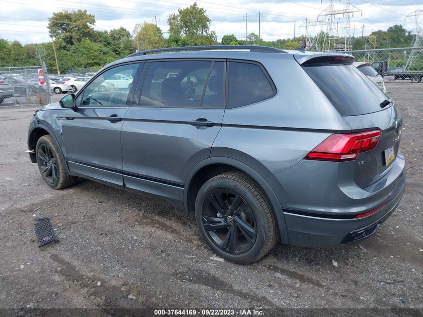 VIN 3VV8B7AX5PM076050 2023 VOLKSWAGEN TIGUAN SE R-LINE BLACK