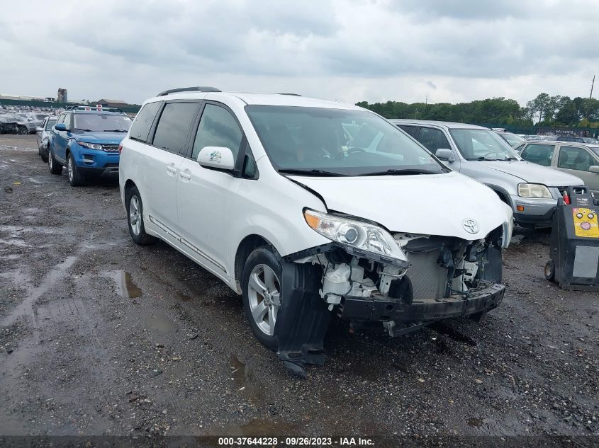 VIN 5TDKZ3DC4HS772756 2017 TOYOTA SIENNA no.1