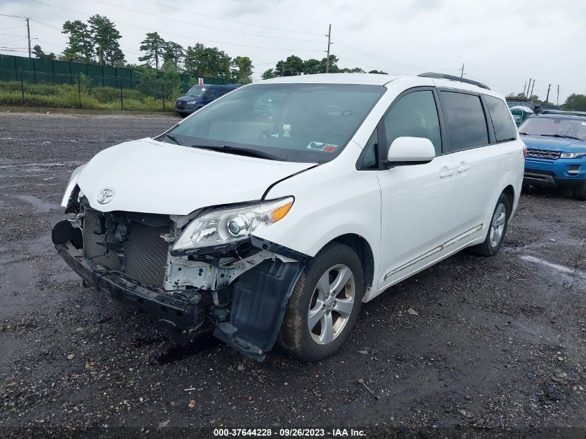 VIN 5TDKZ3DC4HS772756 2017 TOYOTA SIENNA no.2