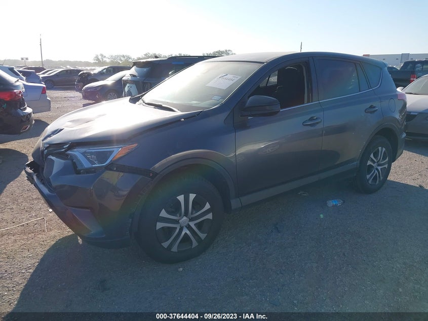 VIN JTMZFREVXJJ157366 2018 TOYOTA RAV4 LE