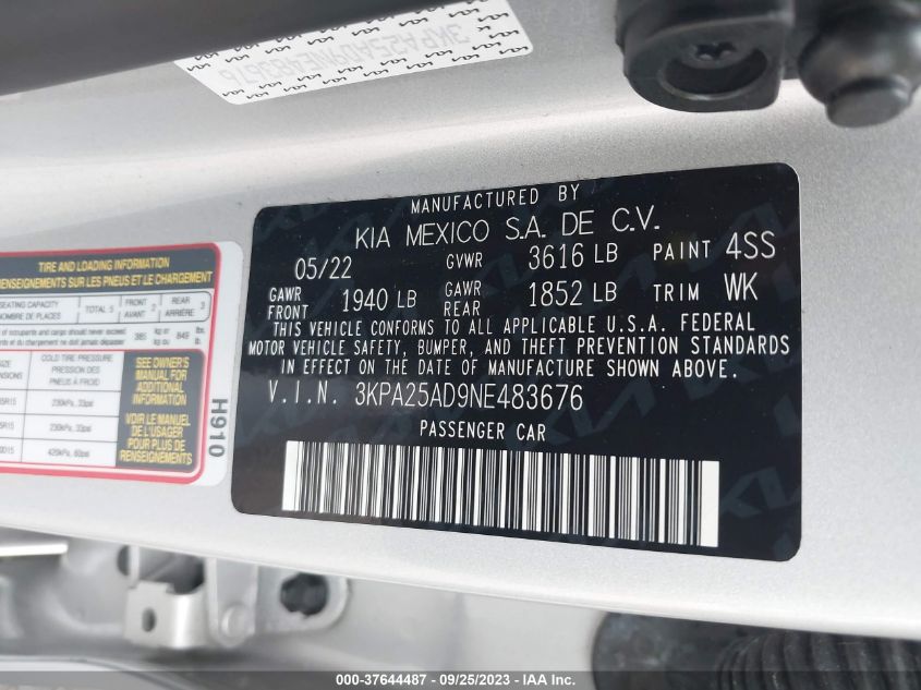 3KPA25AD9NE483676 Kia Rio 5-Door S 9