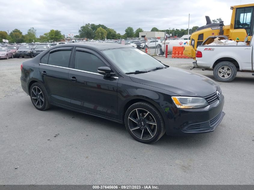 2013 VOLKSWAGEN JETTA SEDAN SE W/CONVENIENCE/SUNROOF - 3VWDX7AJ9DM447729