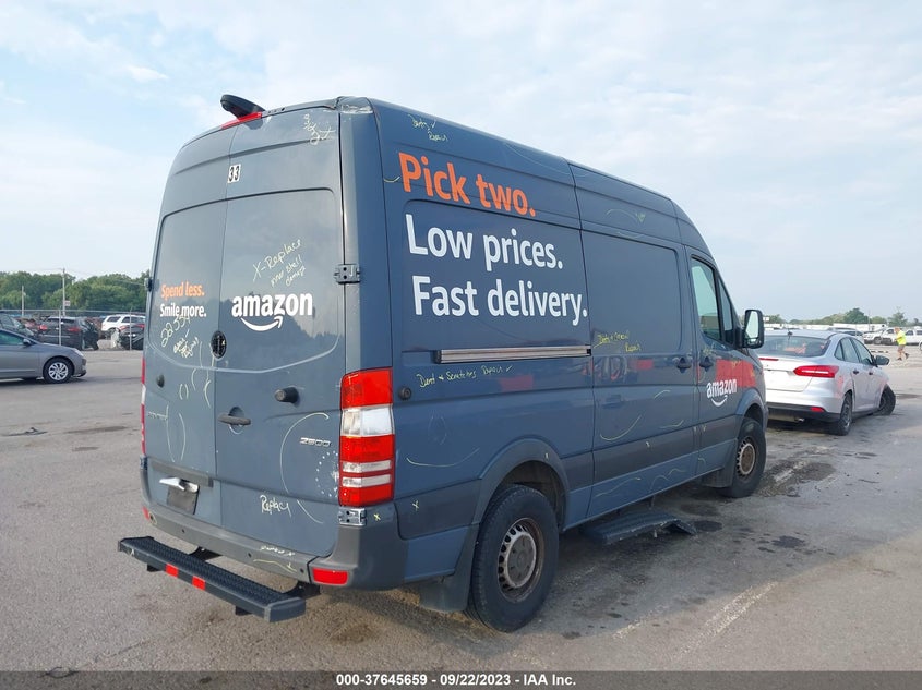 VIN WD3PE7CD4JP647852 2018 MERCEDES-BENZ SPRINTER CARGO VAN