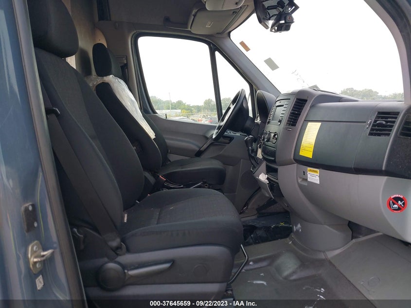 VIN WD3PE7CD4JP647852 2018 MERCEDES-BENZ SPRINTER CARGO VAN