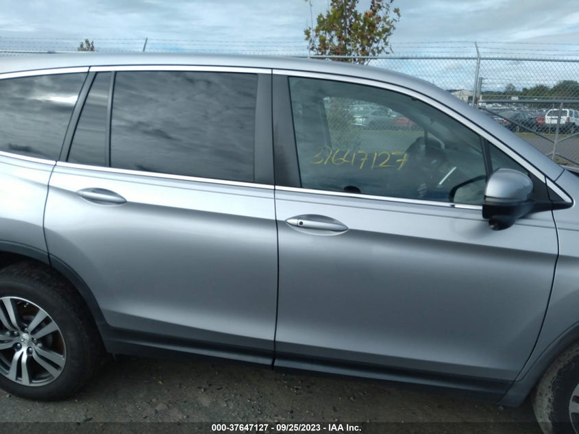 VIN 5FNYF5H32JB002669 2018 HONDA PILOT EX