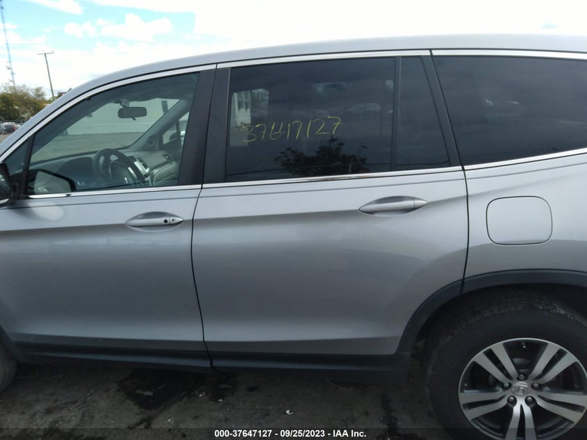 VIN 5FNYF5H32JB002669 2018 HONDA PILOT EX