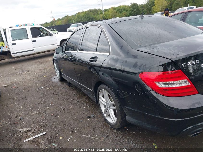 2014 MERCEDES-BENZ C 250 SPORT/LUXURY WDDGF4HB5EA954325