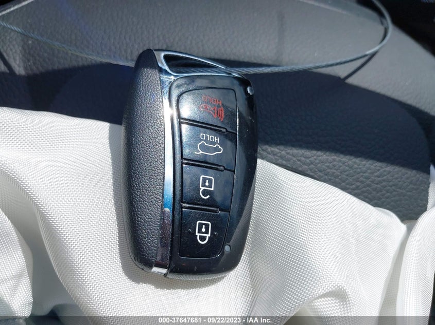 VIN 5NMZU3LB2HH028100 2017 HYUNDAI SANTA FE SPORT 2.4L
