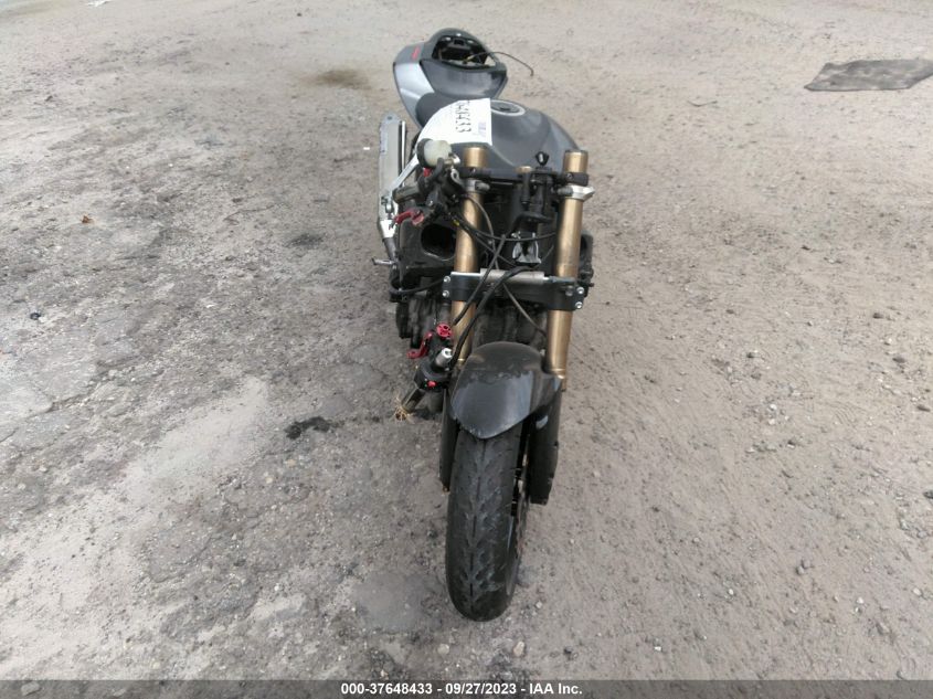 2006 SUZUKI GSX-R1000 - JS1GT76A462105632