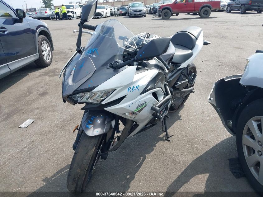 VIN ML5EXEM10MDA42276 2021 KAWASAKI EX650 M