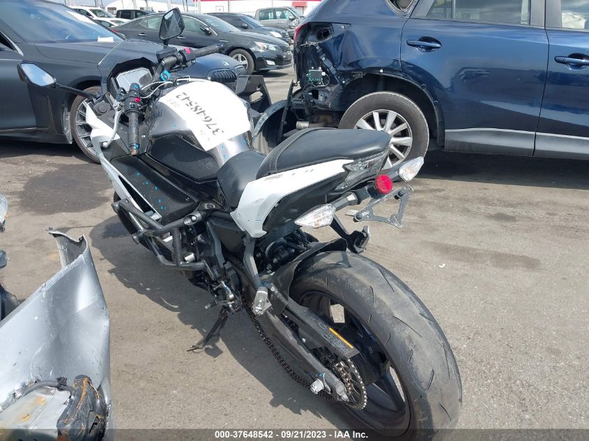 VIN ML5EXEM10MDA42276 2021 KAWASAKI EX650 M