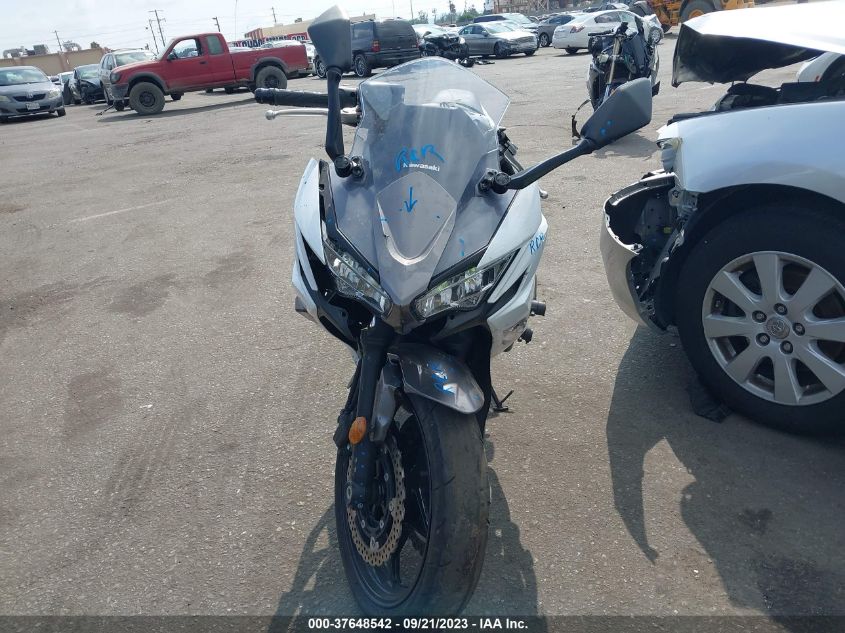 VIN ML5EXEM10MDA42276 2021 KAWASAKI EX650 M