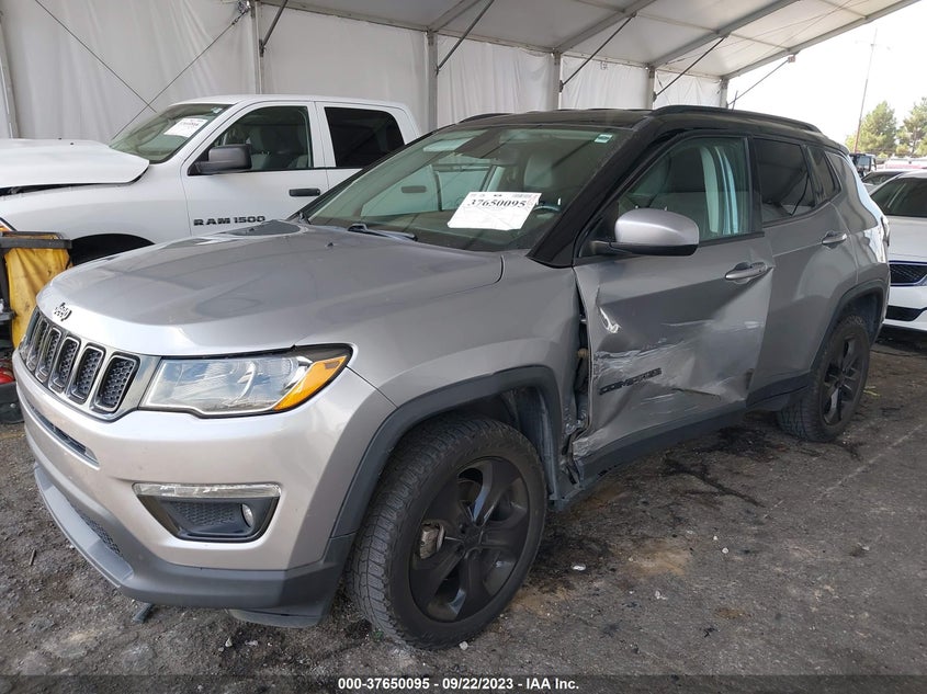 VIN 3C4NJDBB3JT455468 2018 JEEP COMPASS LATITUDE
