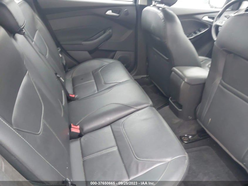VIN 1FADP3N26JL232116 2018 FORD FOCUS TITANIUM