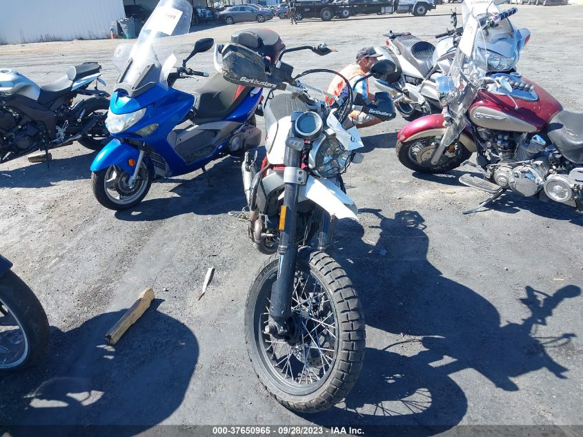 2019 DUCATI SCRAMBLER DESERT SLED ML0KAFPMXKT001434