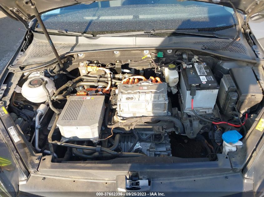 2019 VOLKSWAGEN E-GOLF SE - WVWKR7AU5KW911112