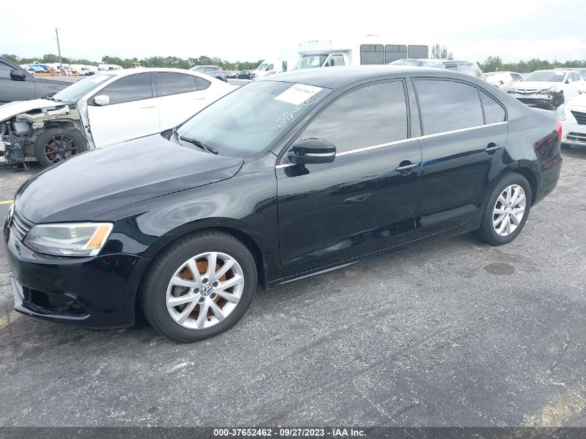 2013 VOLKSWAGEN JETTA SEDAN SE W/CONVENIENCE - 3VWDX7AJ5DM438042