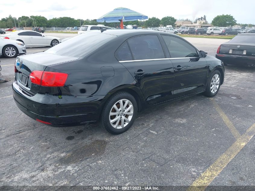 2013 VOLKSWAGEN JETTA SEDAN SE W/CONVENIENCE - 3VWDX7AJ5DM438042