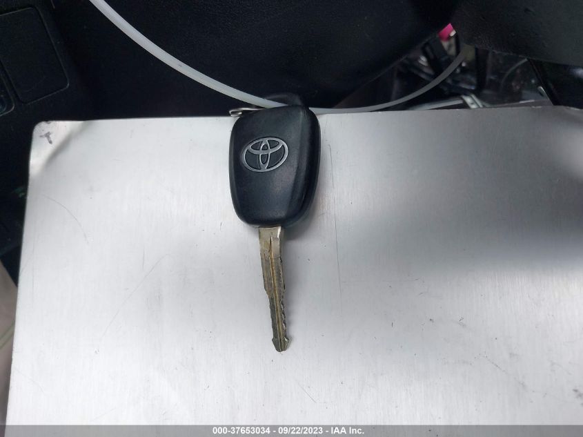 2018 TOYOTA RAV4 LE - JTMZFREV4JJ211731