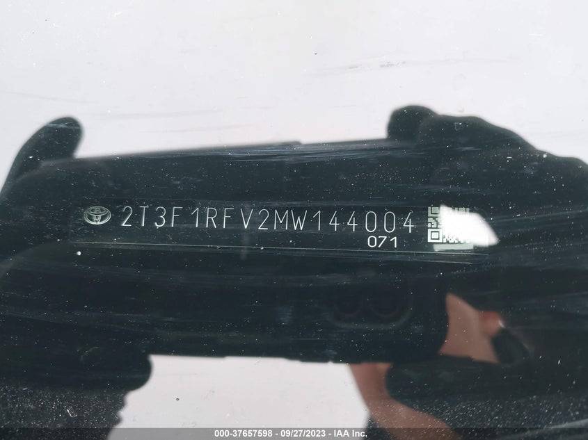 VIN 2T3F1RFV2MW144004 2021 TOYOTA RAV4 LE