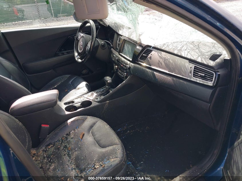 VIN KNDCE3LC8H5069734 2017 KIA NIRO TOURING