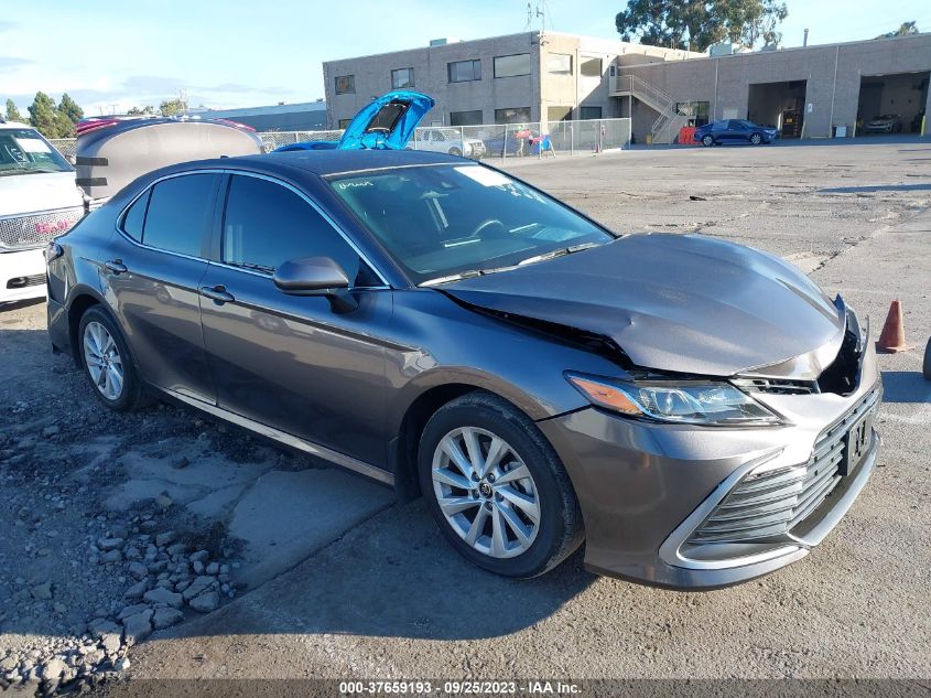 2022 TOYOTA CAMRY LE - 4T1C11AK6NU623358